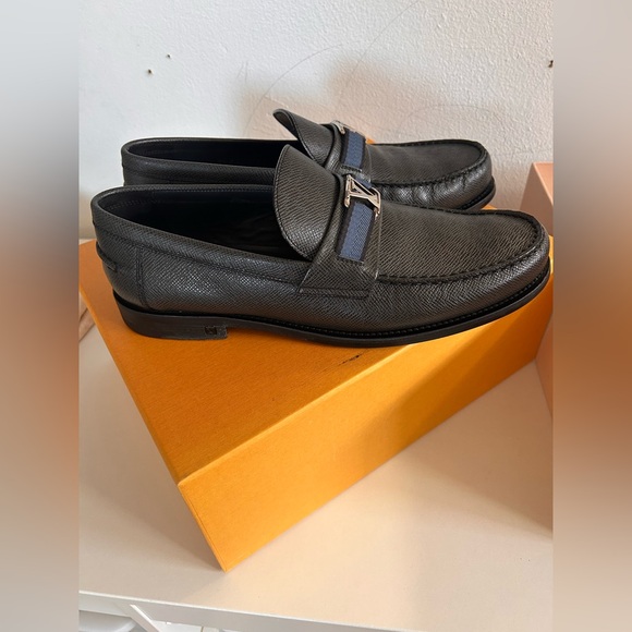 LOUIS VUITTON. Major Loafer. Mens size 9.5 - Picture 2 of 12
